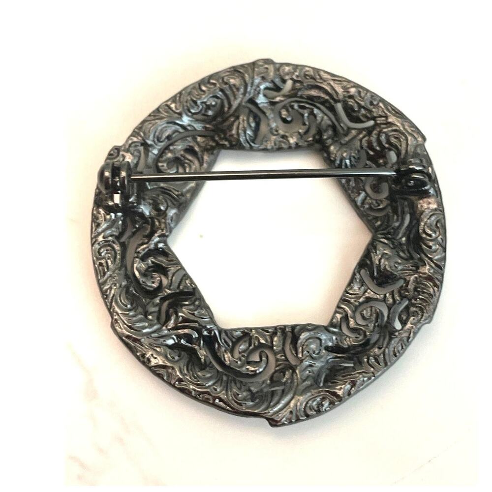 Vintage Costume Jewelry Wreath Brooch Gunmetal-tone red crystals EUC - Picture 2 of 3